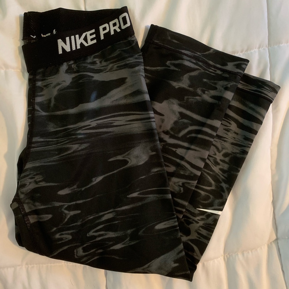 Cropped Black Nike Pro Leggings